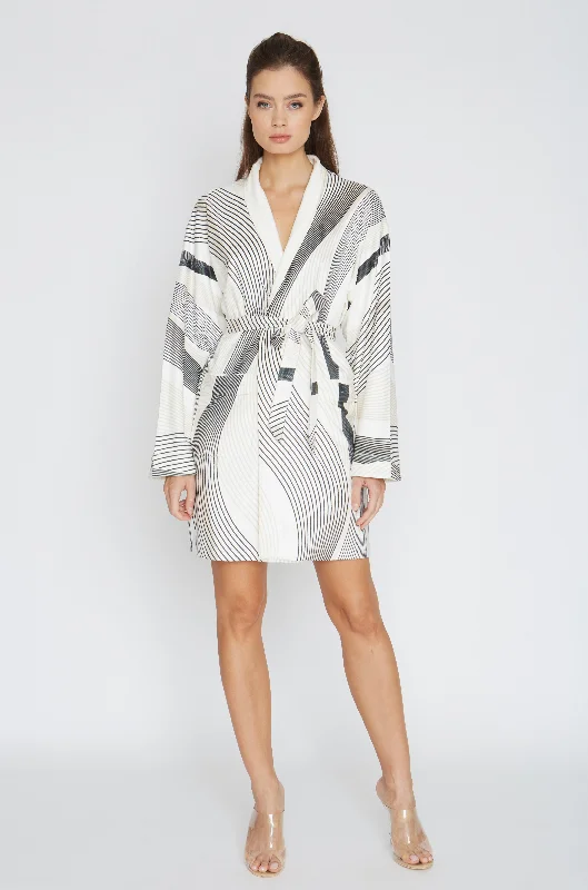 Queen Of Flow Short Robe